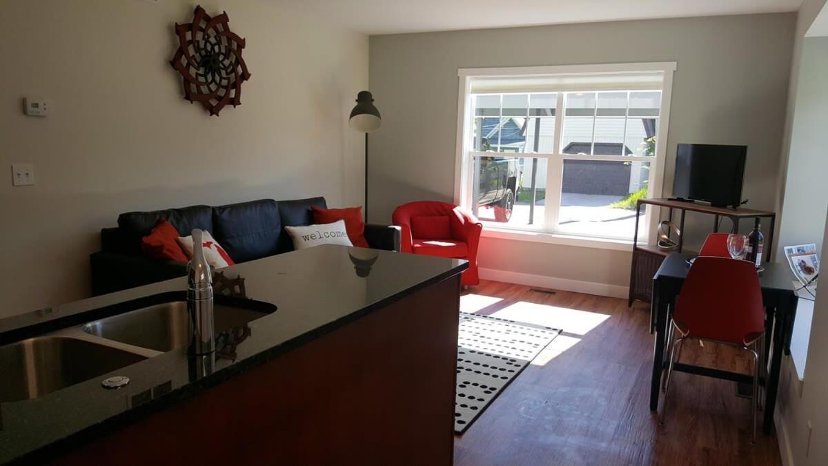 Modern And Pristine Condo -By The Gt Commons 特拉弗斯城 外观 照片
