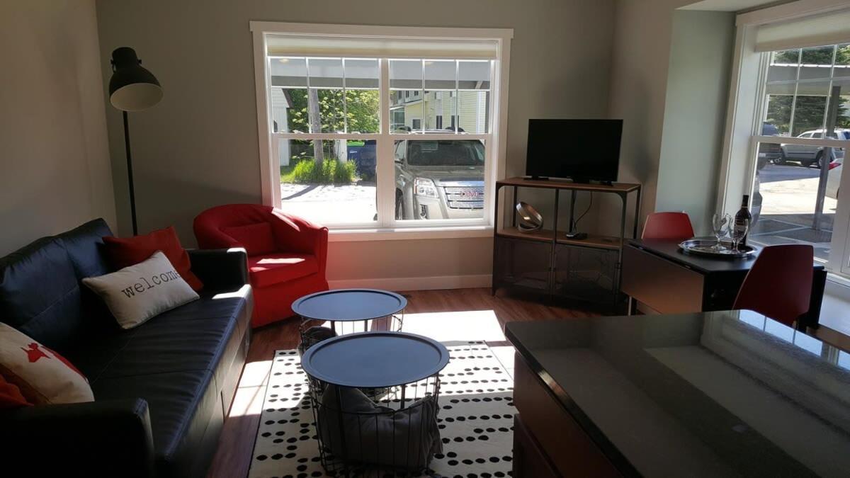 Modern And Pristine Condo -By The Gt Commons 特拉弗斯城 外观 照片